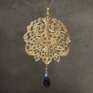 collier or arbre de vie feuille perle noire