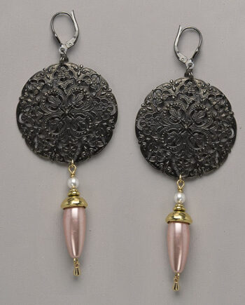 Perle rose pour estampe noire