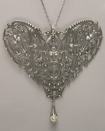 Collier Argent antique coeur byzance perle nacrée