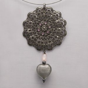 Collier soft grey princesse perle de verre coeur gris